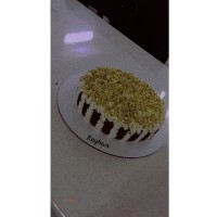 #کیک_سه شیره
با تزئین خامه و پسته