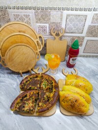 پیراشکی و پیتزا با گوشت چرخکرده