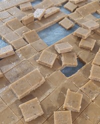 آبنبات شیری با گردو