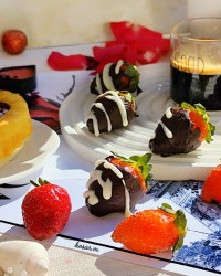 دسر توت فرنگی شکلاتی