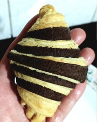 کروسان دورنگ 