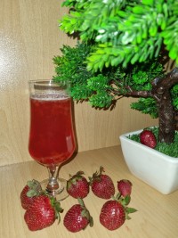 لیموناد توت فرنگی