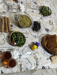 سفره ساده افطاری 
اول شب ماه رمضان 
