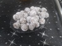 توپک خرمایی خیرات مسجد برای اموات دوستان عزیزی که همیشه کمک حال بنده وبچه هام هستن روحشان شاد?