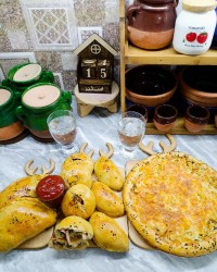 پیتزای مرغ و پیراشکی سوسیس 