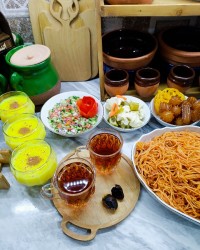 ماکارونی با سالاد شیرازی 