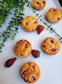 کیک توت فرنگی