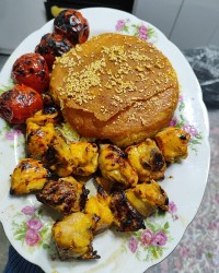 جوجه کباب با ته دیگ کنجدی