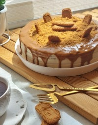 کیک کافی‌شاپی لوتوس