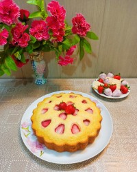 کیک توت فرنگی