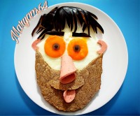 تخم مرغ نیمرو با نون جو