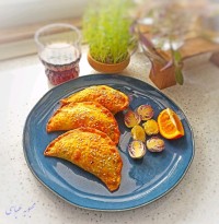 پیراشکی اسفناج با پنیر و گردو