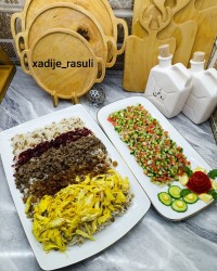 عدس پلو با سالاد شیرازی