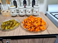 خوراک مرغ ریش ریش شده وسیب زمینی سرخکرده