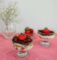 تیرامیسو توت فرنگی