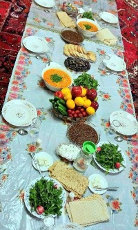 سفره دورهمی دوستانه