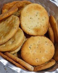 بیسکوییت نمکی ترد