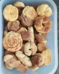 بفرمائید شیرینی عروس گلم