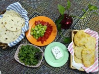 نان لواش خانگی و گولاچ