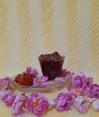 مربا توت فرنگی