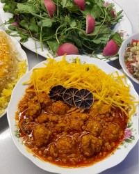 قیمه و گلسرخی