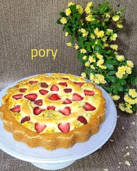 پای توت فرنگی کرمدار