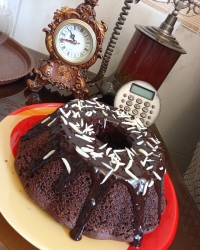 کیک شکلاتی کافی شاپی بافت پنبه ای رنگ سوخته