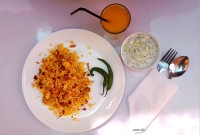 زرشک پلو با مرغ ریش ریش