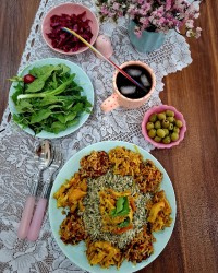 باقالی پلو بامرغ زعفرونی ریش شده