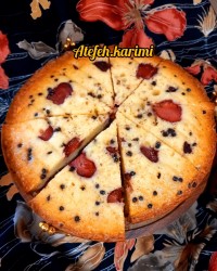 کیک توت فرنگی