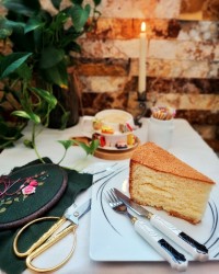 کیک وانیلی اسفنجی