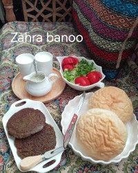 ساندویچ همبرگر خونگیم. 