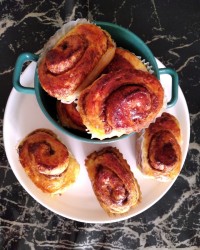 نان رول دارچینی