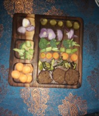 مینی برگر با سبزیجات 