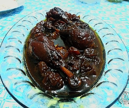 خورش مرغ و آلوچه با رب انار