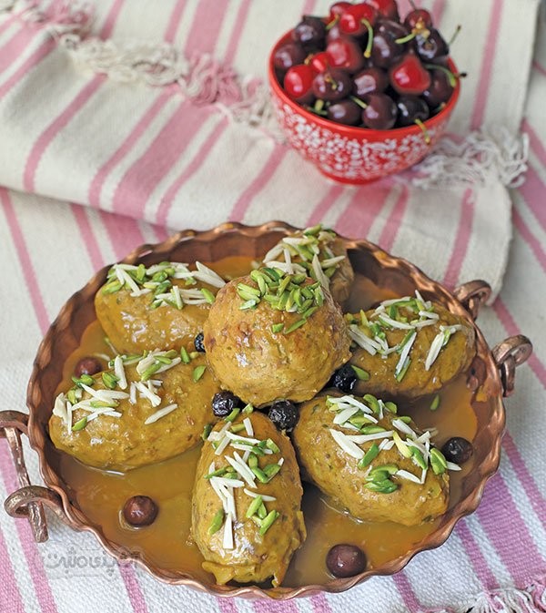 کوفته مرغ و آلبالو