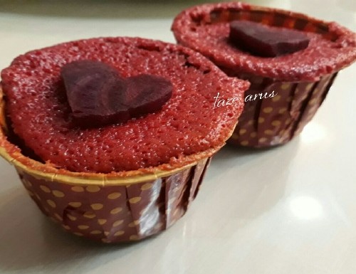 کیک قرمز با لبو