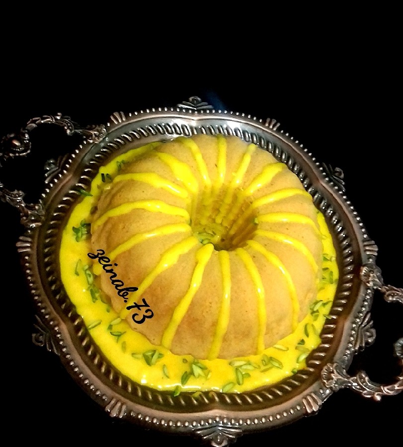 کیک گلاب و زعفران با سس مخصوص