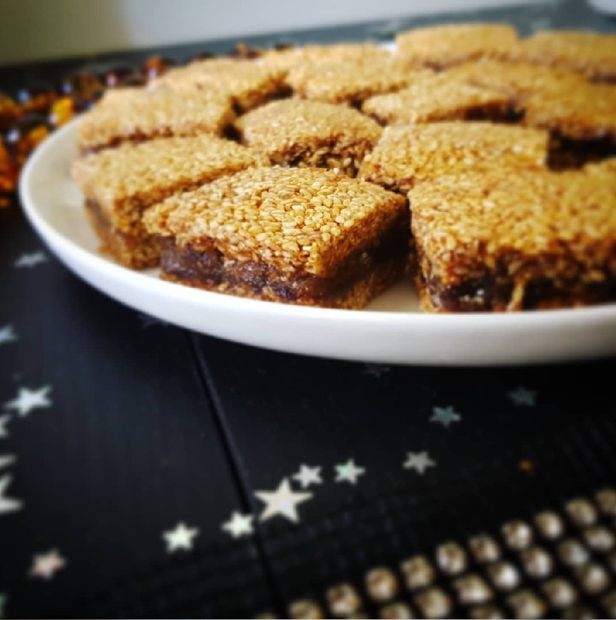 سمسمیه ( کنجد و خرما)