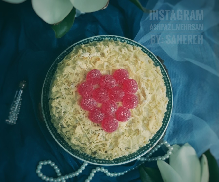 کیک نارگیلی با سس شکلات سفید