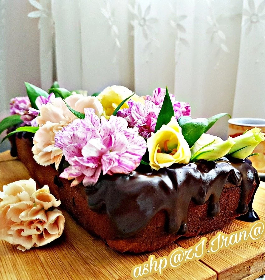 عکس کیک شیرموز با شکلات چیپسی