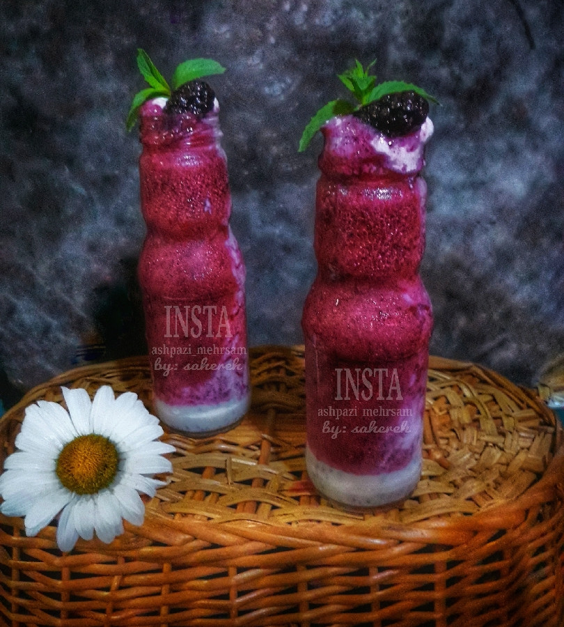 میلک شیک شاه توت