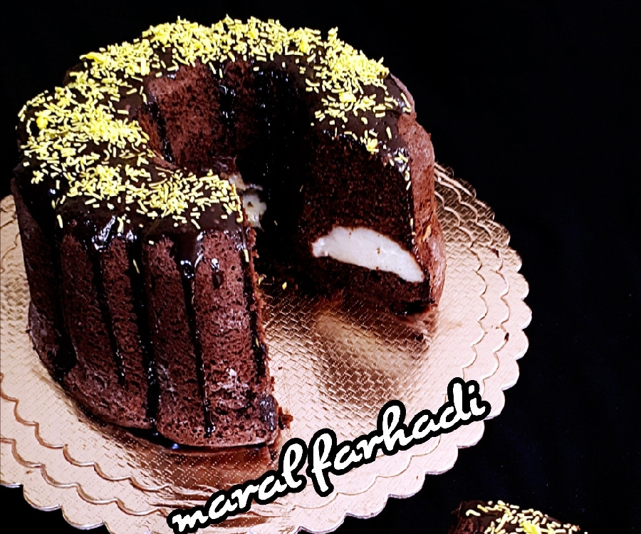 کیک کاکائویی کرمدار
