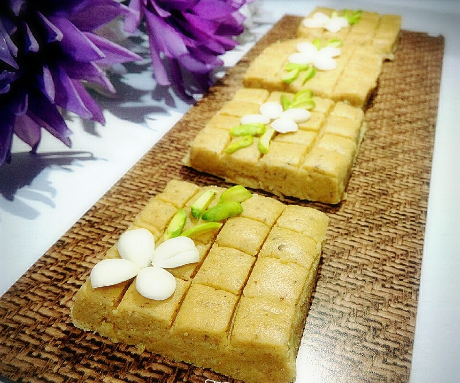 حلوای آرد نخودچی و گردو