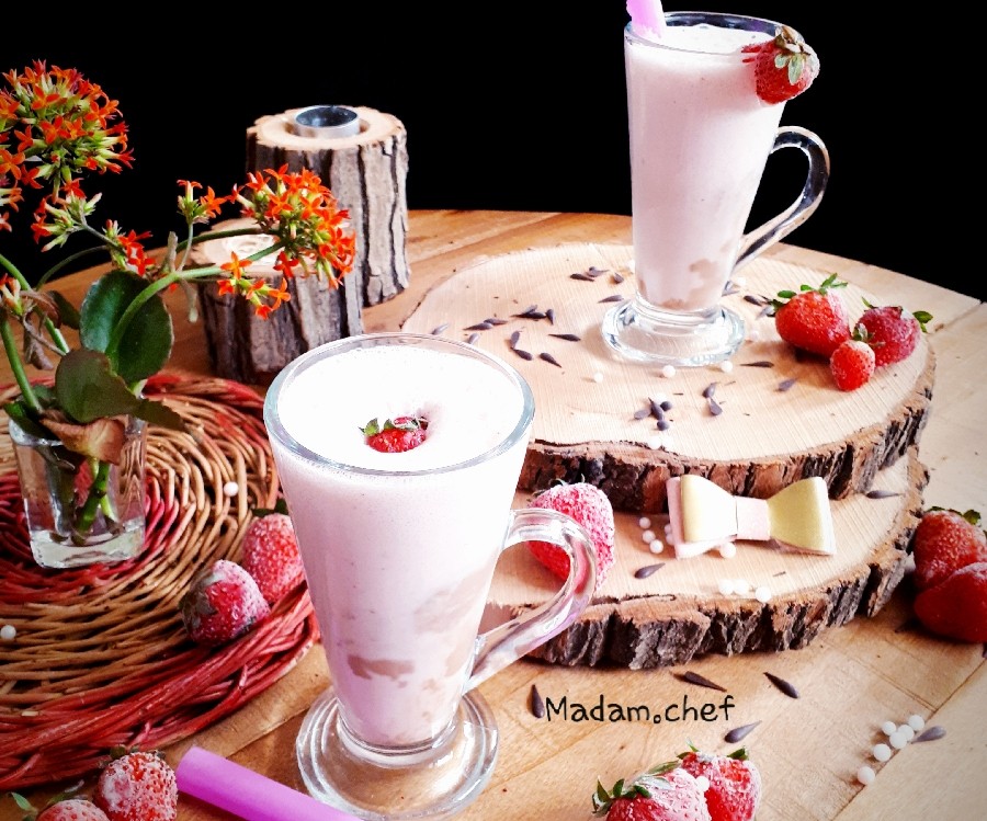 شیک توت فرنگی