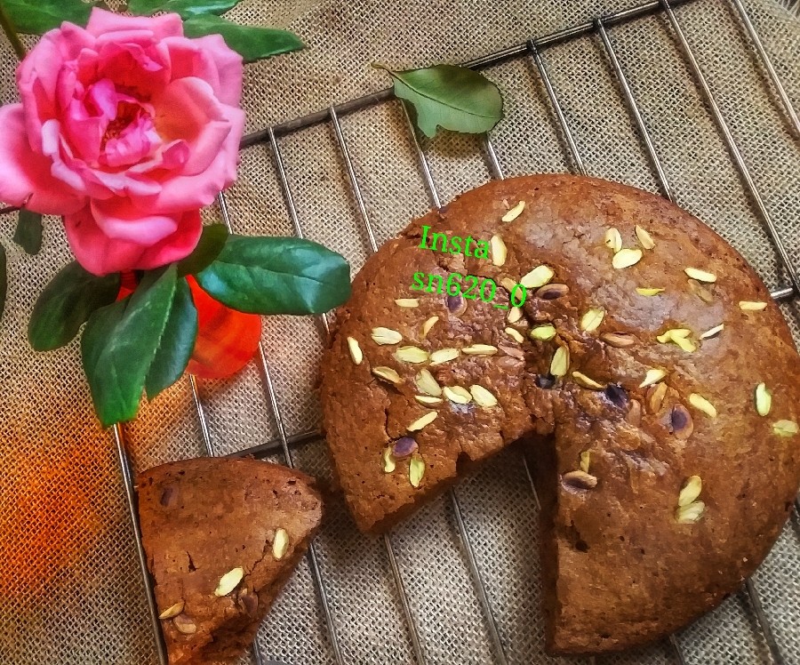 کیک شیره انگور و توت