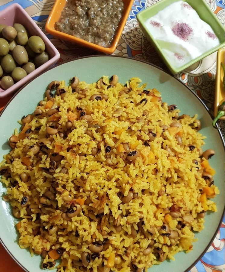 دمی چشم بلبلی و هویج
