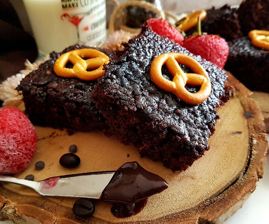 عکس کیک شکلاتی بدون تخم مرغ وفر