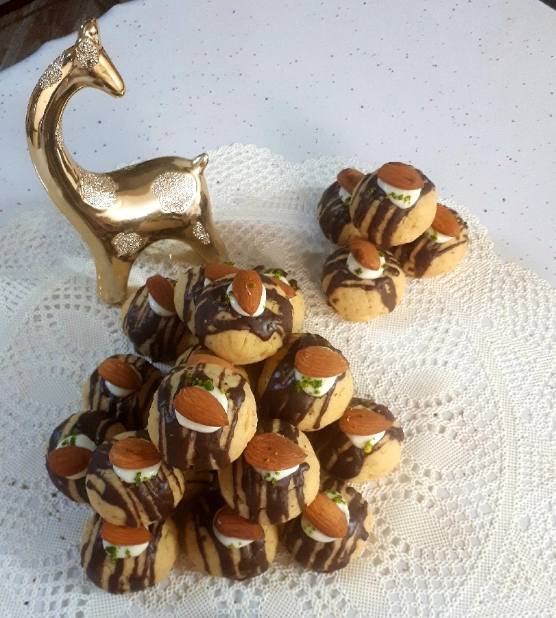 شیرینی بادامی