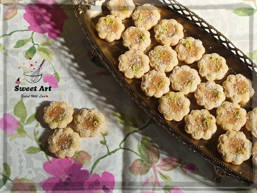 عکس شیرینی بادامی با خمیر مارسپان